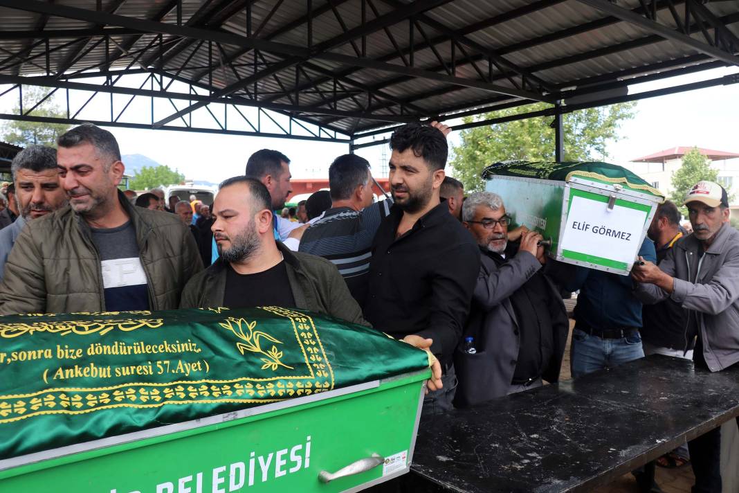 Gaziantep’ten yürek yakan fotoğraf! Yan yana toprağa verildiler 27